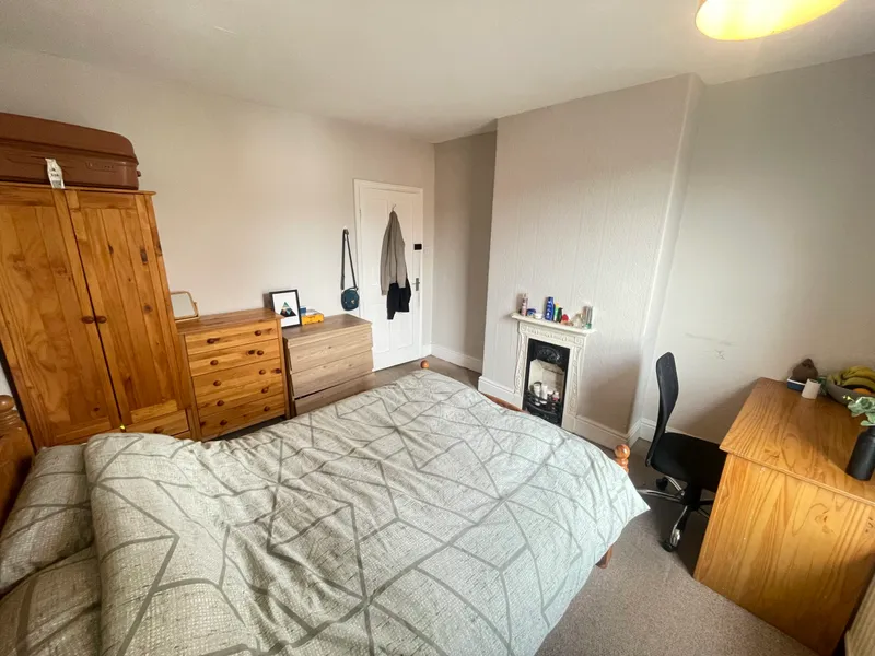 Welcoming 4 Bed House // AUG 2026 - Thumbnail 9